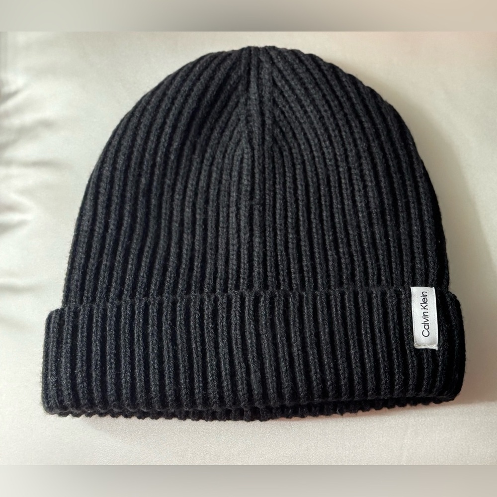 CALVIN KLEIN MEN’S CUFF BEANIE